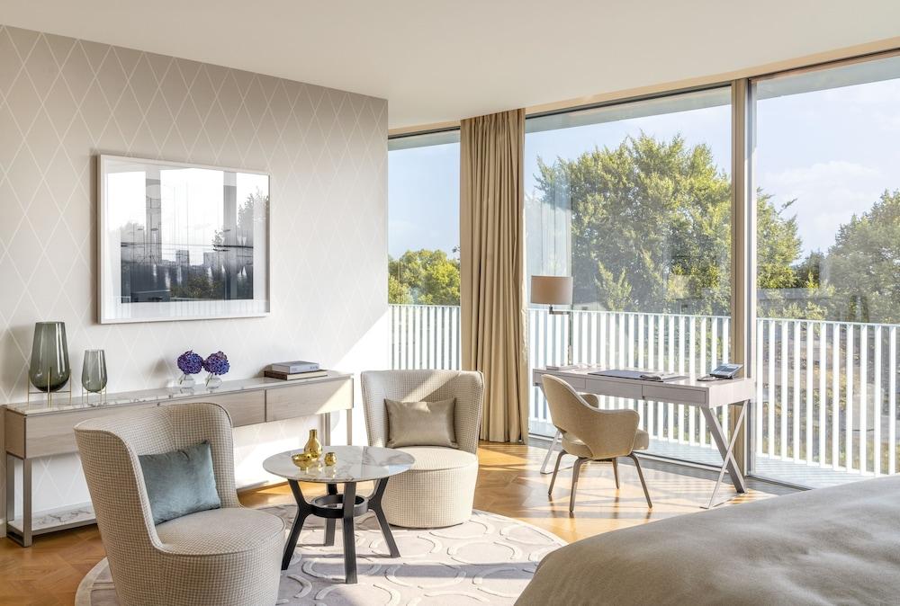 The Fontenay Hamburg Exterior photo A guest room at the West Hollywood hotel