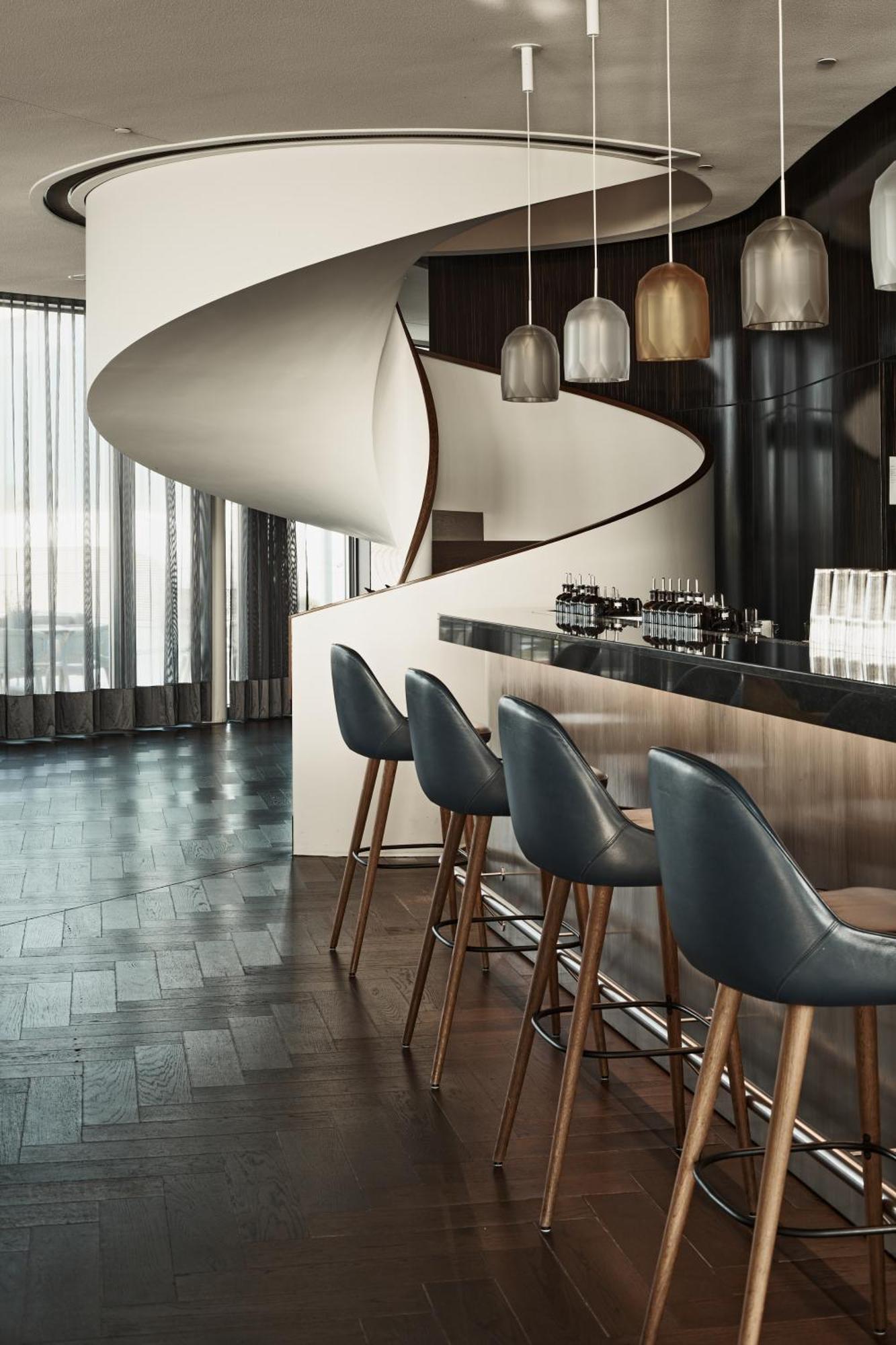 The Fontenay Hamburg Exterior photo The bar at the 101 Sky Bar