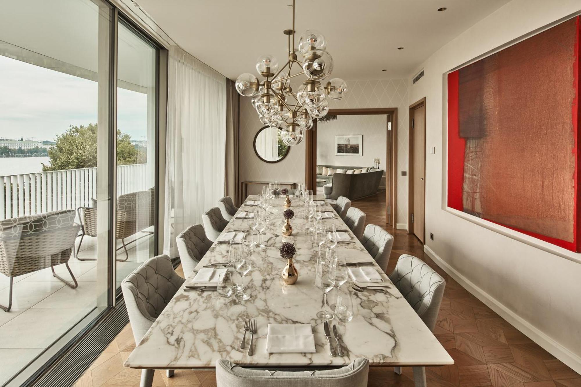 The Fontenay Hamburg Exterior photo Dining room