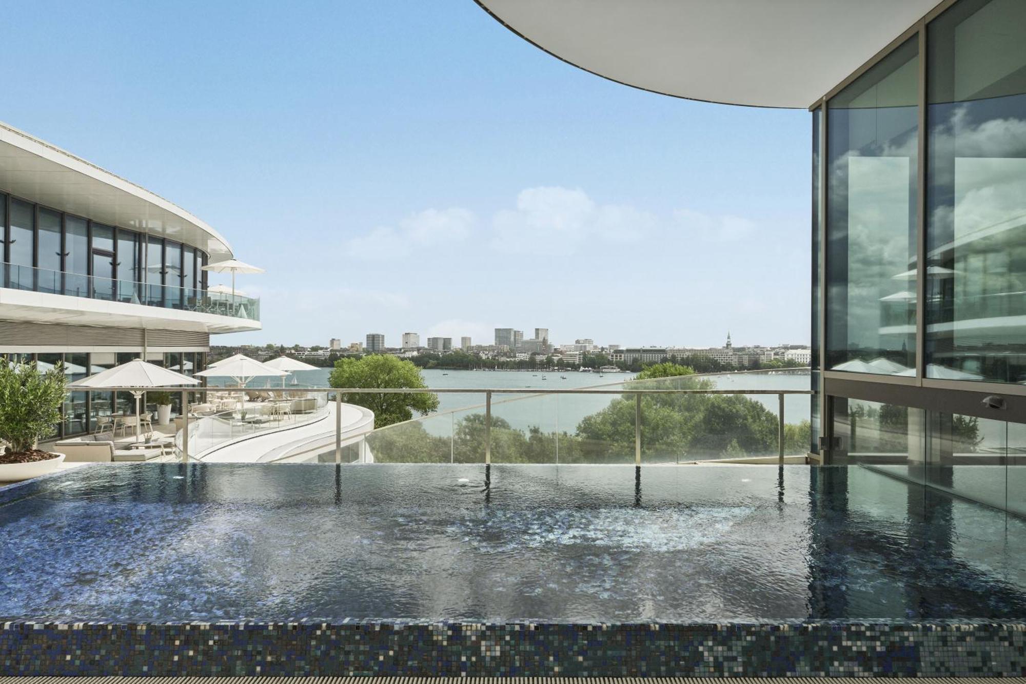 The Fontenay Hamburg Exterior photo The pool at the W Brisbane