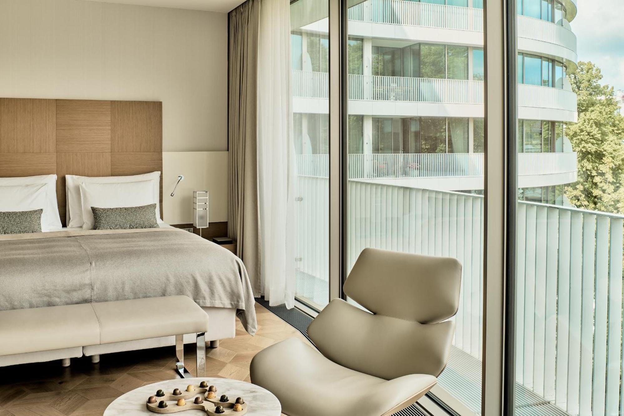 The Fontenay Hamburg Exterior photo A room at the hotel