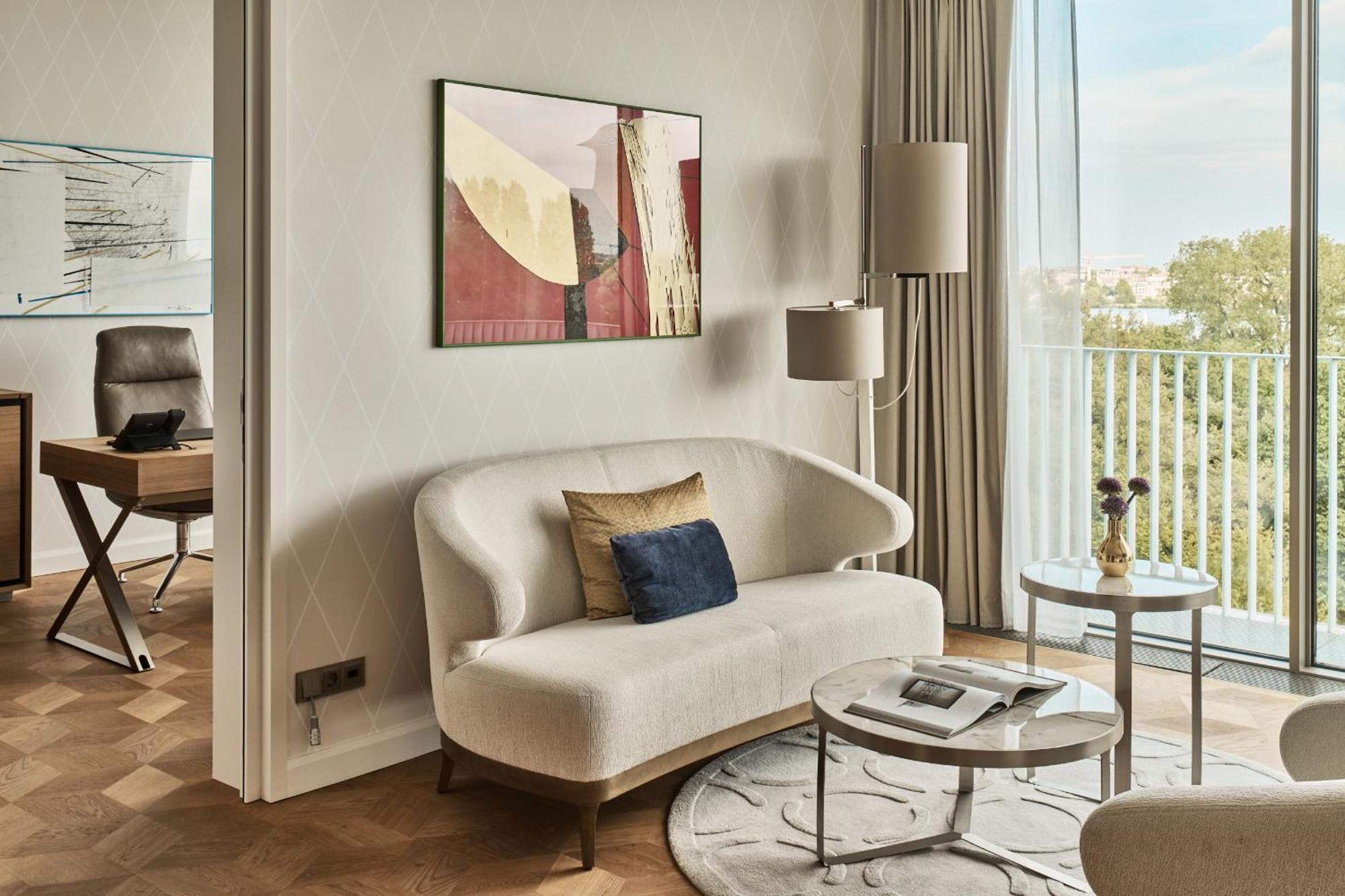The Fontenay Hamburg Exterior photo A living room in a typical apartment