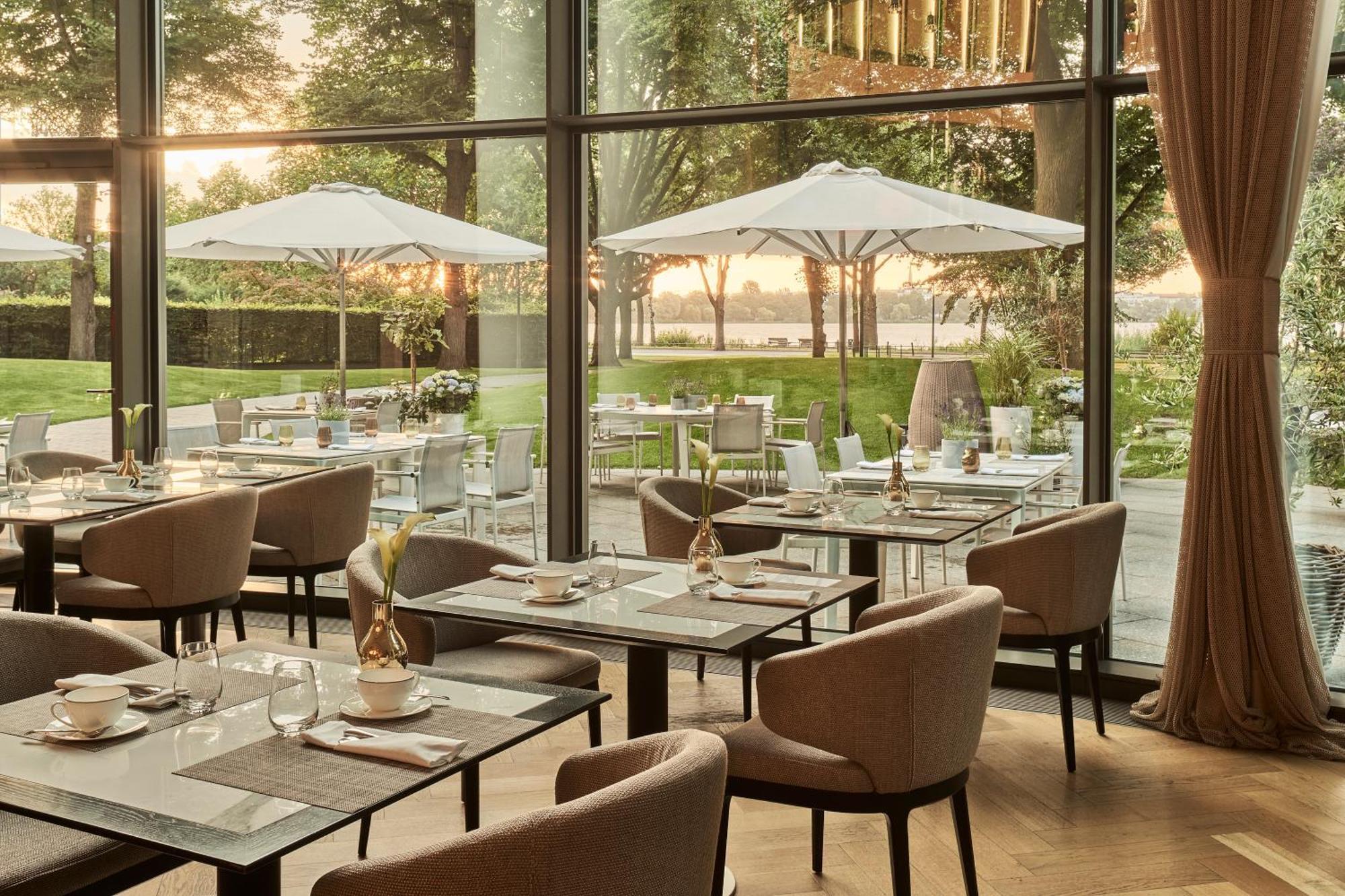 The Fontenay Hamburg Exterior photo The Terrace