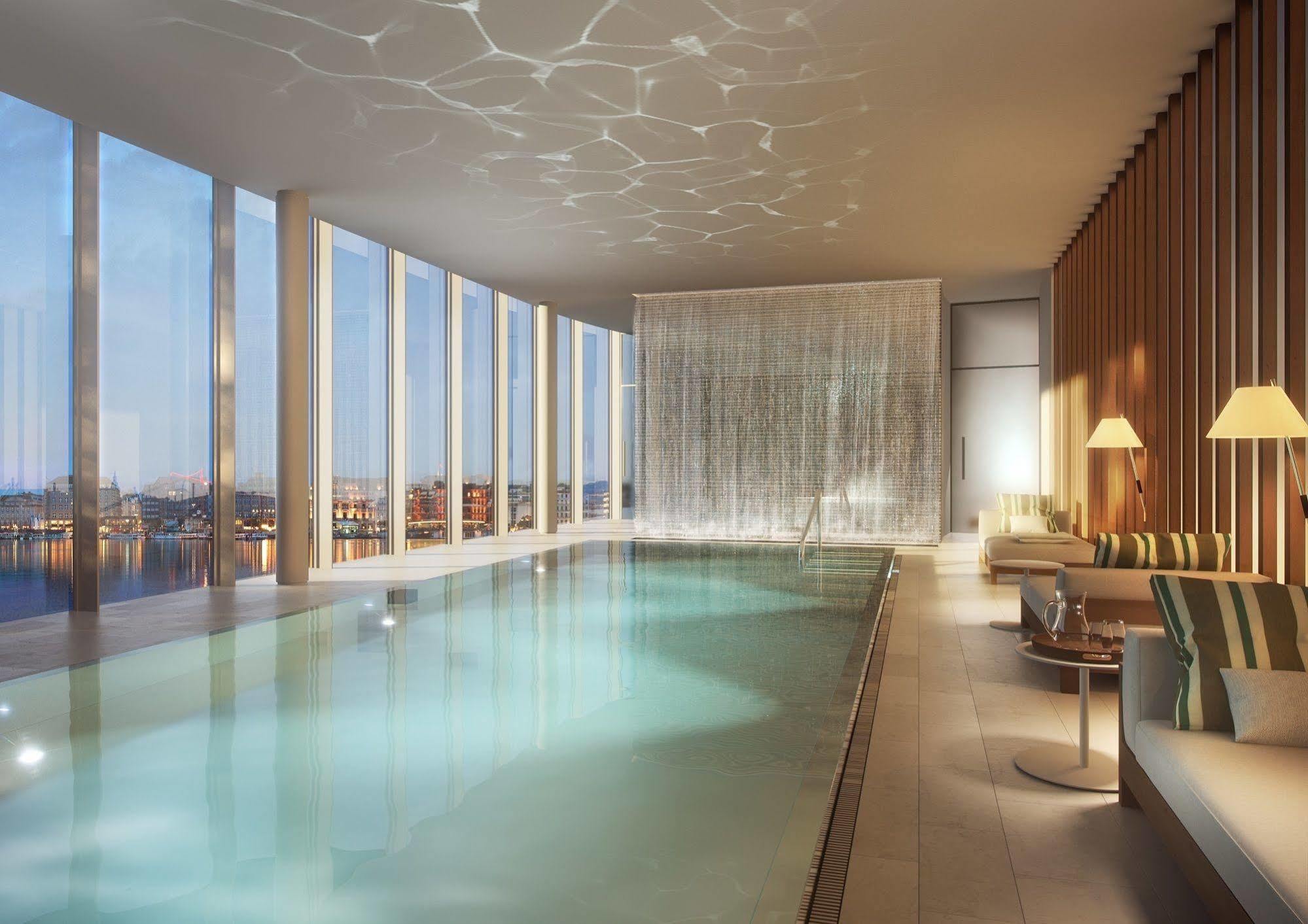 The Fontenay Hamburg Exterior photo The Sky Pool